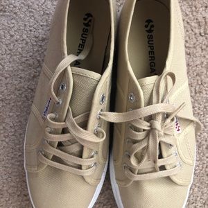 *BRAND NEW, NEVER WORN Supergas!